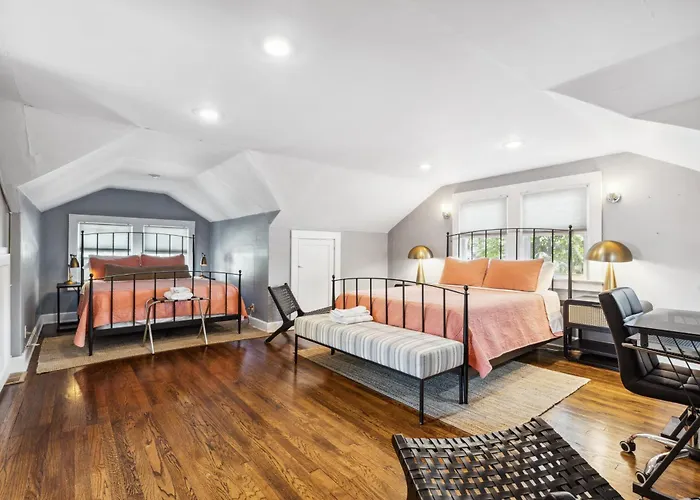 Cozy, Modern Waldo Escape