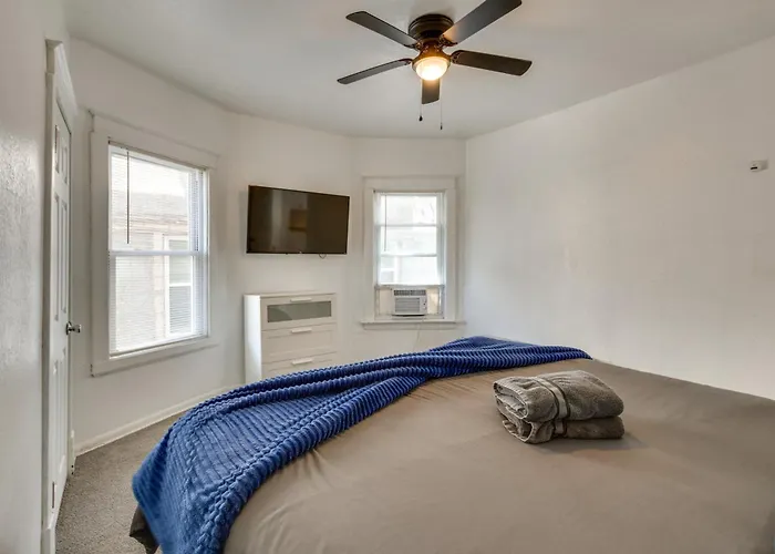 Modern 2Br Kansas City Condo Near Downtown