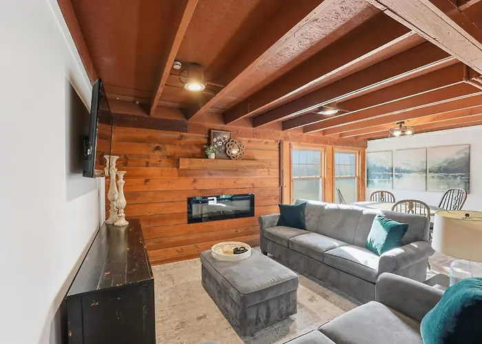 Renovated 1950S Barndominium Pet-Friendly & Modern