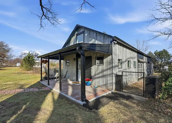Renovated 1950S Barndominium Pet-Friendly & Modern