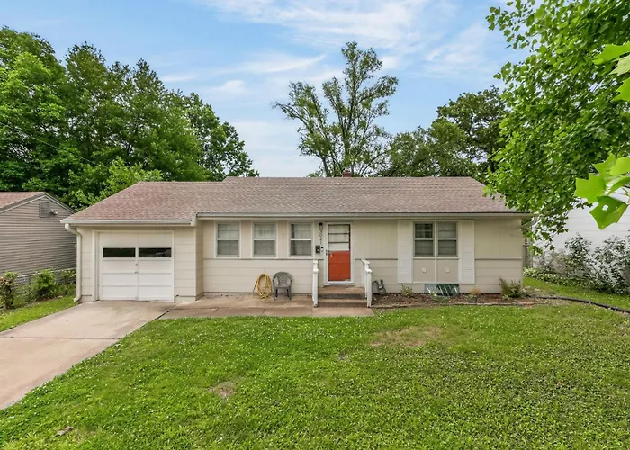 Chic Home With Huge Grassy Yard 7 Mins To Arrowhead Stadium